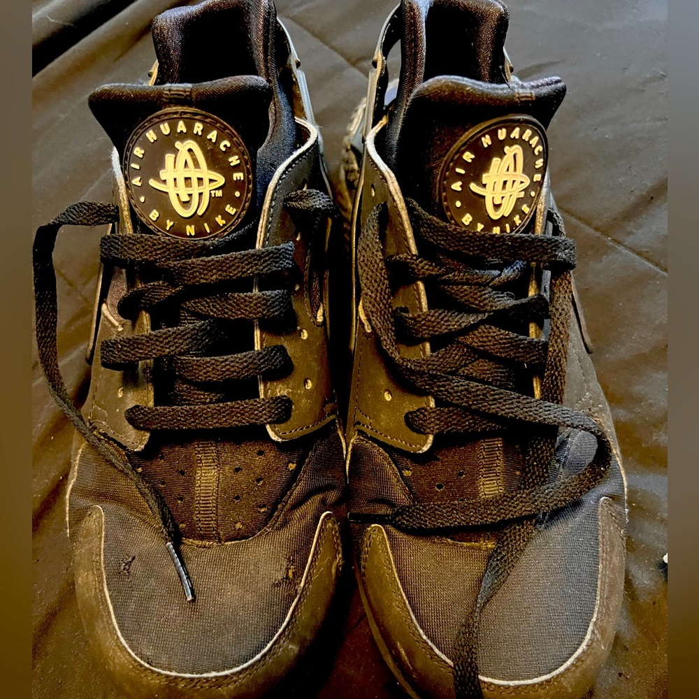 Mens Nike Air Huarache …. Size 9.  Good condition